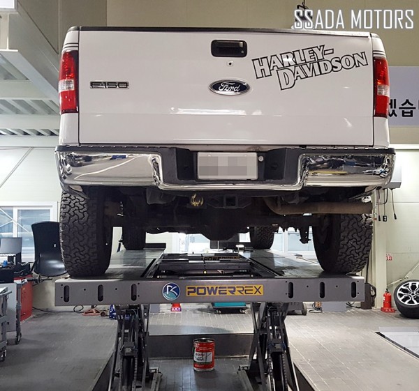 포드 F-150_리프트.jpg